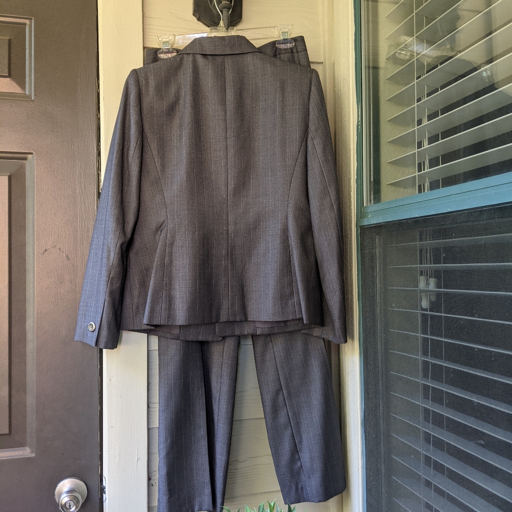 Suit - Picture 2 of 6